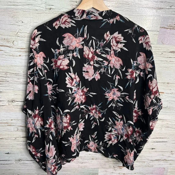 Talula Fawkner kimono black floral size  xxs/xs pink - Picture 8 of 9